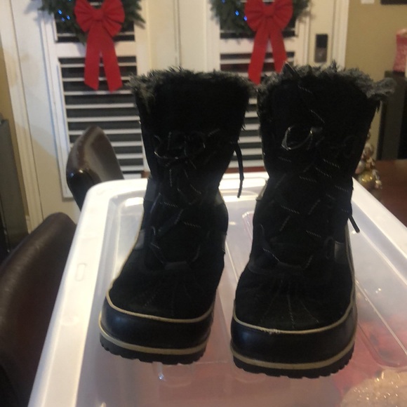 Sorel winter boots size 10 - Picture 2 of 4